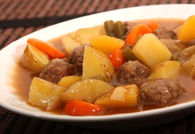 10. Gün İftar Menüsü: Kremalı Domates Çorbası, Kabak Kızartması, Tencerede Köfteli Patates ve Kadayıflı Paşa Sarması