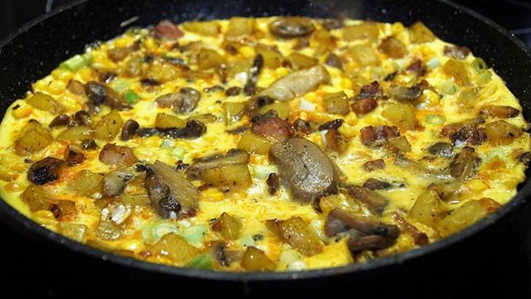 14. Gün Sahur Menüsü: Katmer Poğaça, Mantarlı Omlet ve Elma Kompostosu