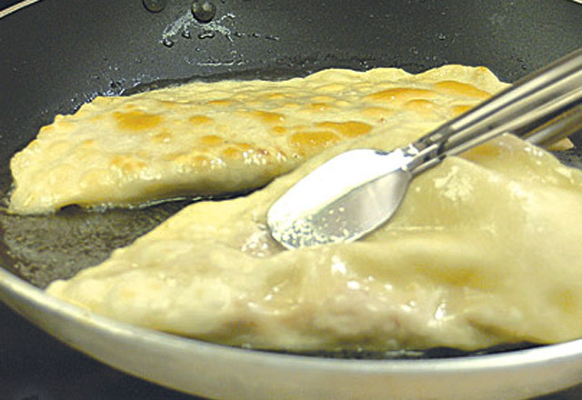 14. Gün Sahur Menüsü: Muhlama, Çiğ Börek ve Kiraz Suyu Tarifleri