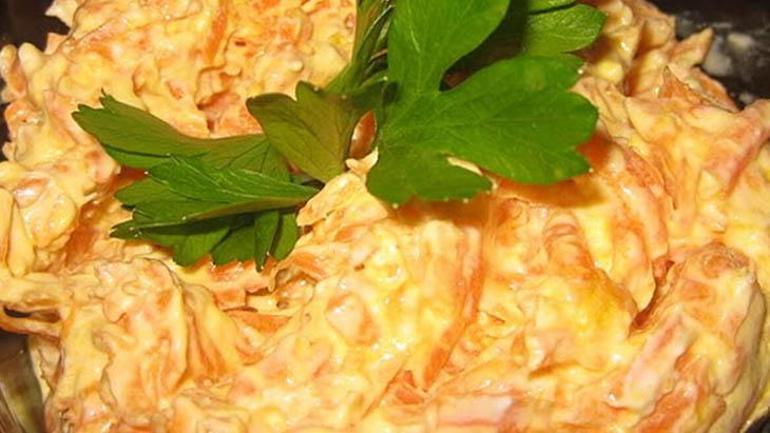 17. Gün İftar Menüsü: Tarhana Çorbası, Yoğurtlu Havuç Salatası, Fırında Mantarlı Et Sote ve Hira Tatlısı