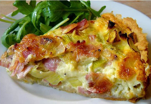 20. Gün Sahur Menüsü: Katmer Poğaça, Pırasalı Yumurta ve Vişne Hoşafı