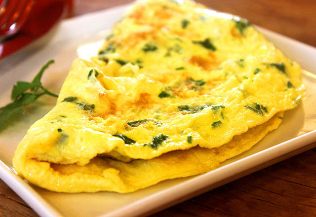 24. Gün Sahur Menüsü: Börek, Waffle Omlet ve Çilek Kompostosu Tarifleri
