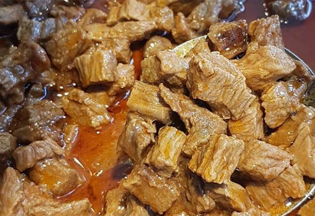 26. Gün İftar Menüsü: Sarı Mercimekli Çorba, Taze Börülce, Patates Püreli Tas Kebabı ve Muhallebili Kadayıf