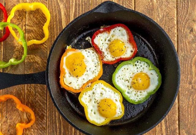 26. Gün Sahur Menüsü: Yulaflı Poğaça, Biberli Yumurta ve Karadut Kompostosu