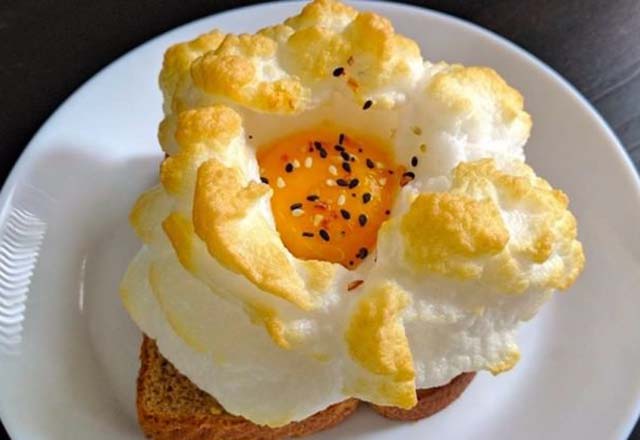 27. Gün Sahur Menüsü: Tava Böreği, Bulut Yumurtası ve Kakaolu Süt