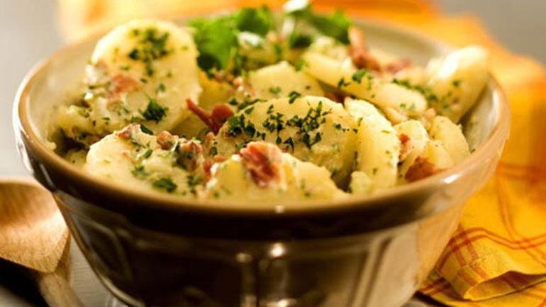 29. Gün İftar Menüsü: Yüksük Çorbası, Patates Salatası, Fırın Poşetinde Tavuk ve Un Helvası