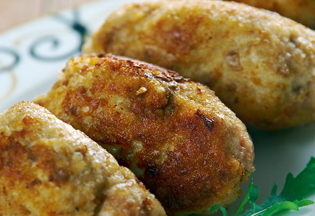 4. Gün İftar Menüsü: Ezogelin Çorbası, Peynir Köftesi, Kıymalı Çökertme Kebabi ve Kremalı Revani