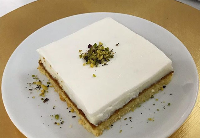 4. Gün İftar Menüsü: Ezogelin Çorbası, Peynir Köftesi, Kıymalı Çökertme Kebabi ve Kremalı Revani