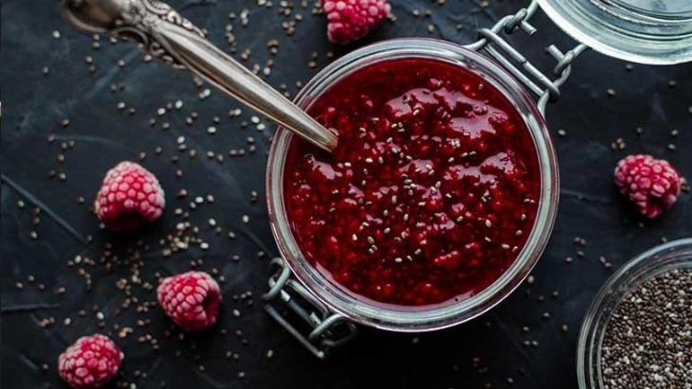 Kahvaltınızı Zenginleştirin: Ahududulu Chia Reçeli ve Süzme Peynir