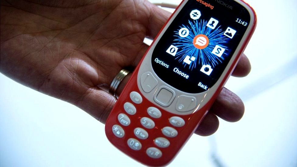 Akılsız Telefonların Yükselişi: Nostalji ve Sade Yaşam
