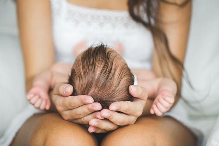 Anne Olmanın Zorlukları ve Toplumsal Yargılar