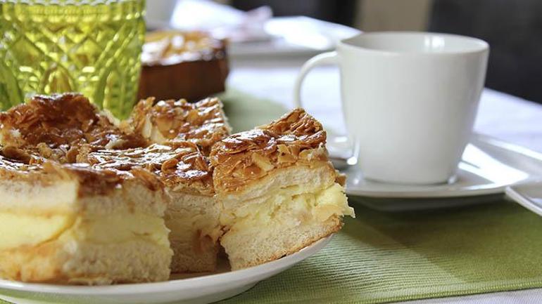 Arı Sokması Pastası (Bienenstich) Tarifi