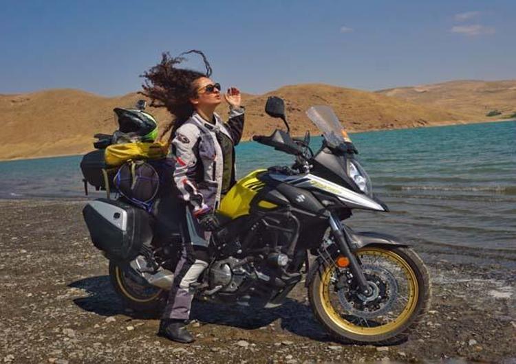 Asil Özbay: Motosikletle Dünyayı Gezen Öğretim Görevlisi