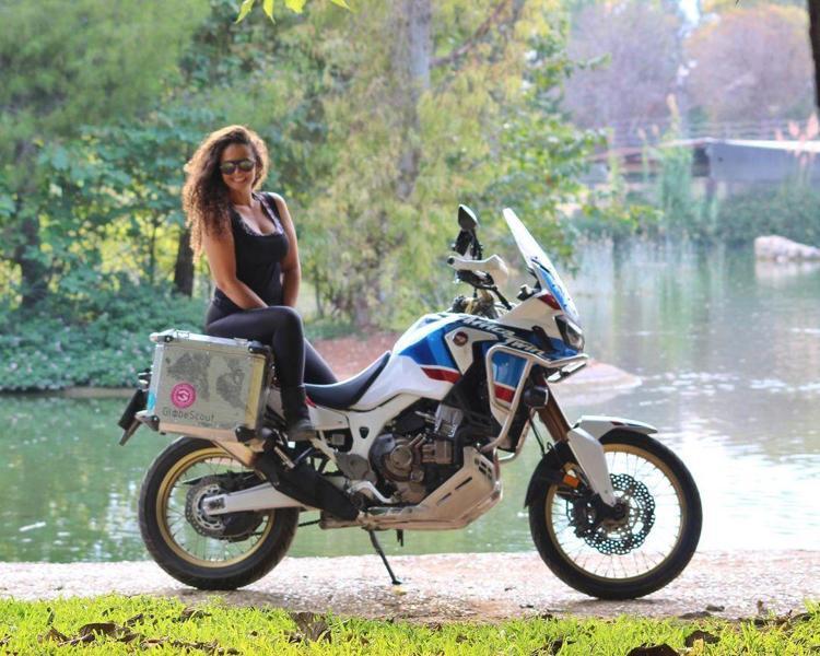 Asil Özbay: Motosikletle Dünyayı Gezen Öğretim Görevlisi