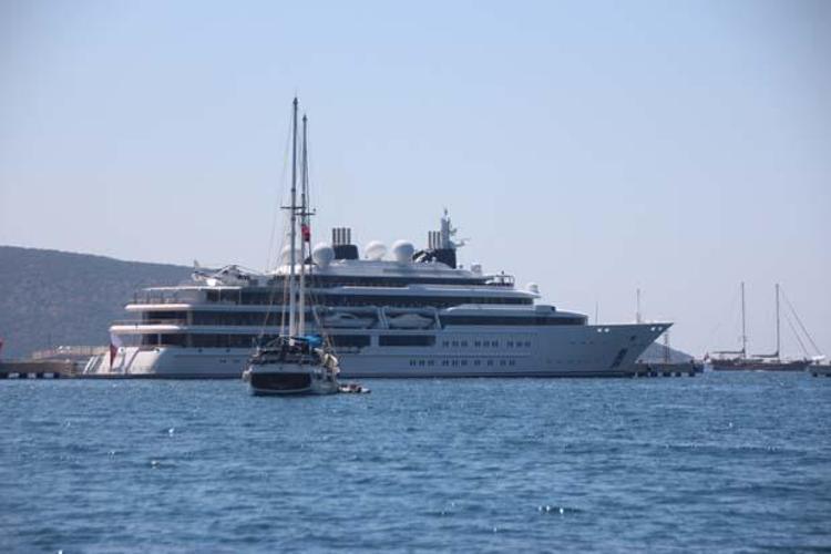 Bodrum'da Demirleyen Lüks Süper Yat 'Katara' Hayranlık Uyandırdı