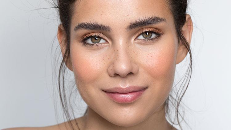 C Vitamini Serumları: Cilt Bakımında Etkili Bir Seçim