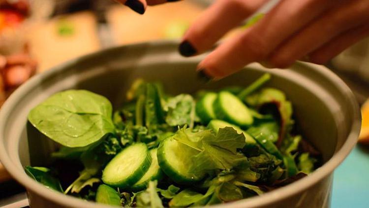 Cildinizi Güzelleştiren Sağlıklı Salata Tarifi