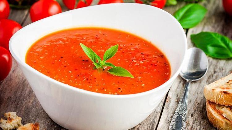 Domates Çorbasının Sağlığa Faydaları ve Fesleğenli Tarifi