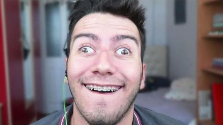 Enes Batur'a YouTube'dan Ceza Geldi