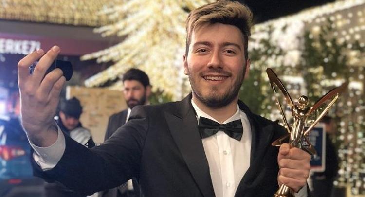 Enes Batur'a YouTube'dan Ceza: Video Yükleme Yasağı