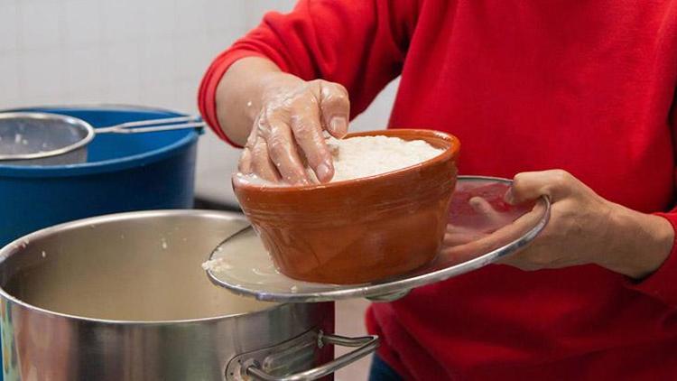 Ev Yapımı Çökelek Peyniri Tarifi
