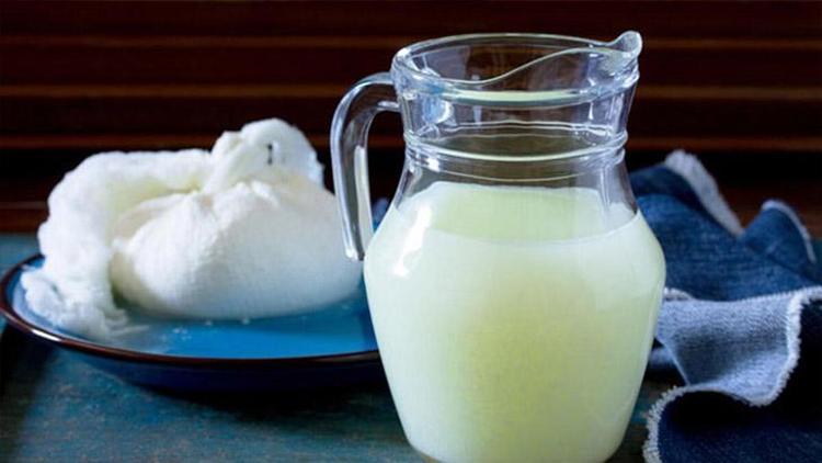 Ev Yapımı Çökelek Peyniri Tarifi ve Peynir Altı Suyunun Kullanımı