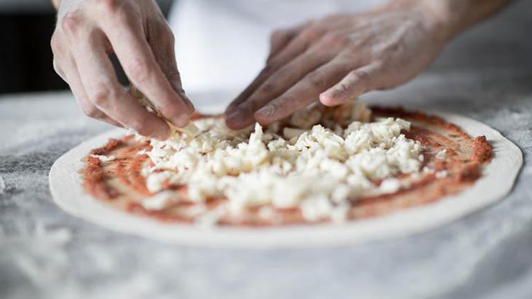 Evde Kolay ve Pratik Pizza Tarifi