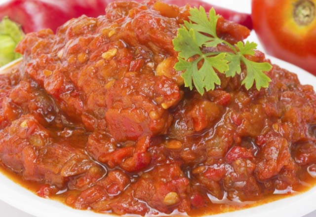 Günün Sahur Menüsü - 13. Gün: Peynirli Tava Keki, Kahvaltılık Cevizli Ezme ve Çilek Suyu