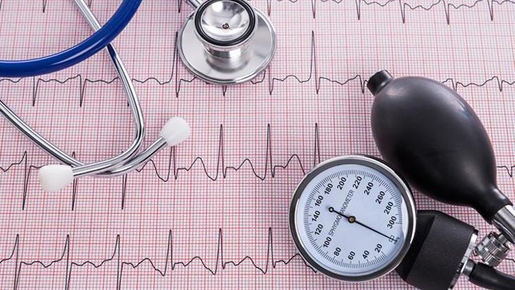 Yüksek tansiyon deyince çoğumuz büyük tansiyonu dikkate alıyoruz. Peki, büyük tansiyon normal ama küçük tansiyonun 9-10 mmHg aralığında olması normal mi? Küçük tansiyon yüksek olanları hipertansiyon açısından nasıl değerlendiriyorsunuz?