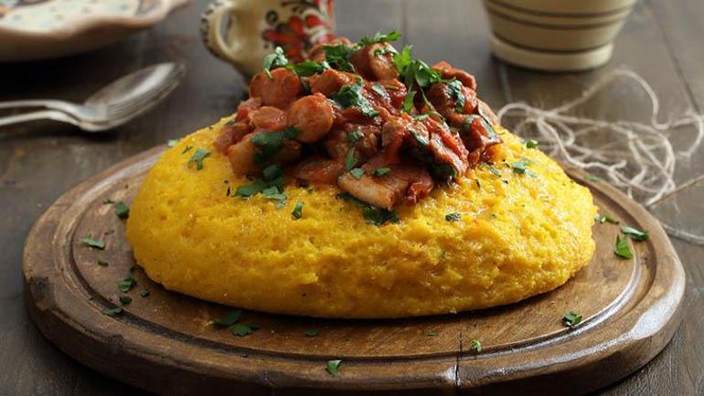 Kavrulmuş Mantarlı ve Pastırmalı Polenta Tarifi