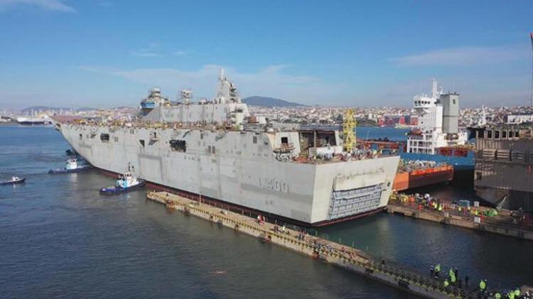 Milli Savunma Bakanı Akar, TCG Anadolu İnşaatını İnceledi