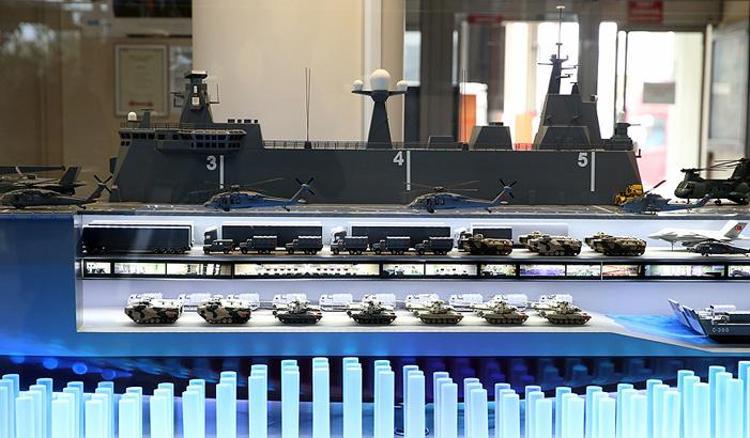 Milli Savunma Bakanı Akar, TCG Anadolu İnşaatını İnceledi