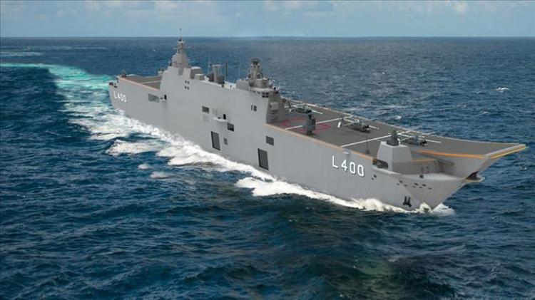 Milli Savunma Bakanı Akar, TCG Anadolu İnşaatını İnceledi