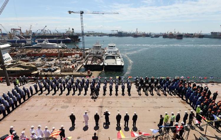 Milli Savunma Bakanı Akar, TCG Anadolu İnşaatını İnceledi