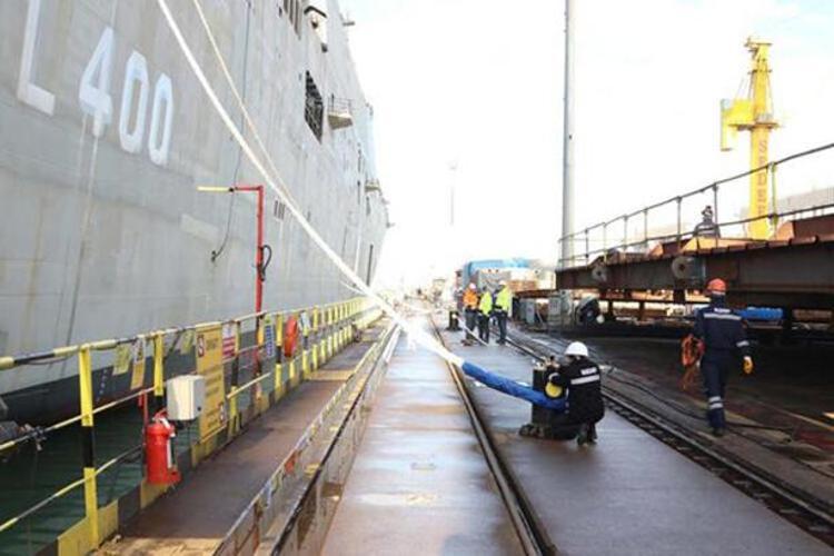 Milli Savunma Bakanı Akar, TCG Anadolu İnşaatını İnceledi