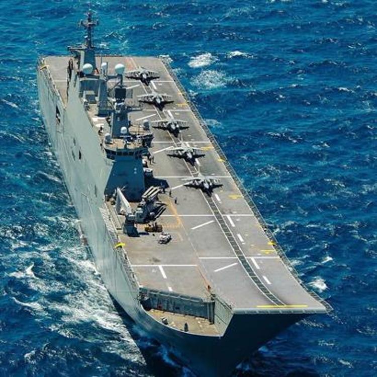 Milli Savunma Bakanı Akar, TCG Anadolu İnşaatını İnceledi