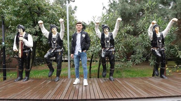 Mustafa Mert Topal, Apple'ın Reklam Yüzü Oluyor