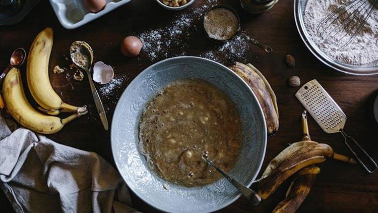 Kararan Muzlarla Muzlu Ekmek Yapımı