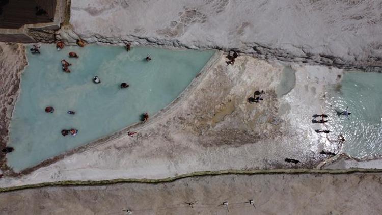Pamukkale ve Hierapolis: Doğanın ve Tarihin Büyüleyici Buluşması