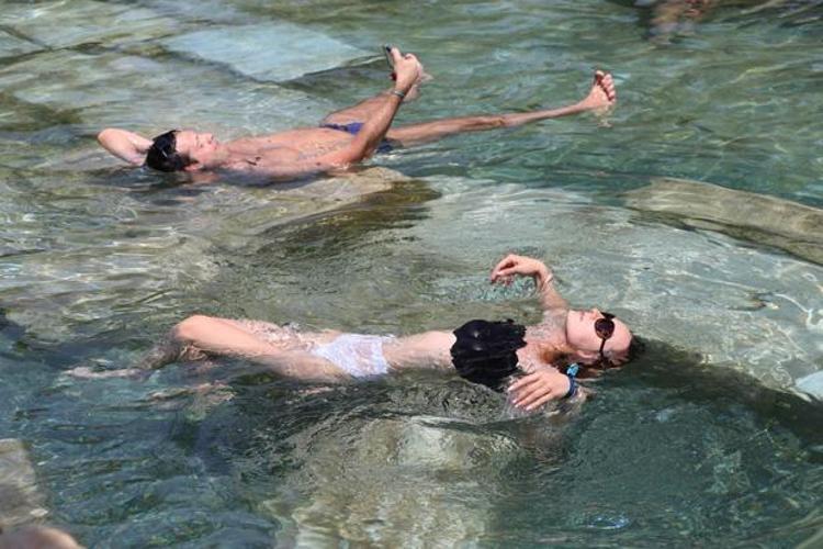 Pamukkale ve Hierapolis: Doğanın ve Tarihin Büyüleyici Buluşması