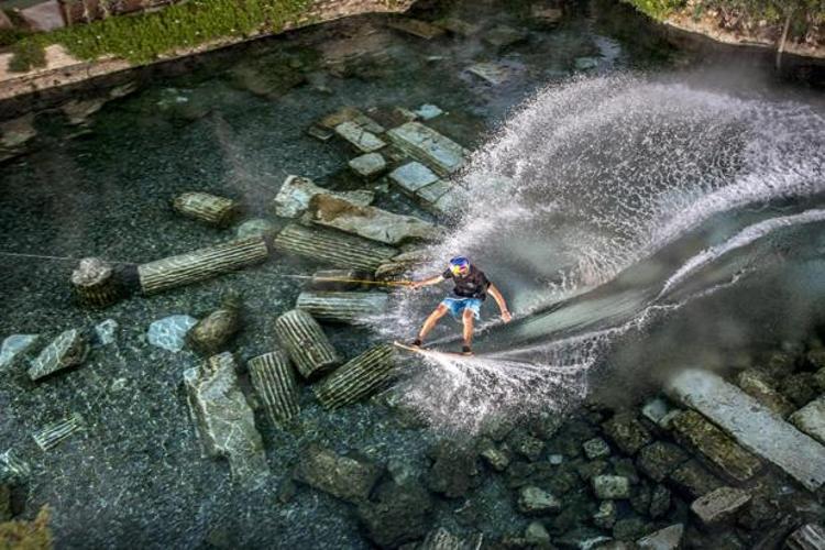Pamukkale ve Hierapolis: Doğanın ve Tarihin Büyüleyici Buluşması