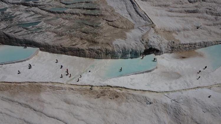 Pamukkale ve Hierapolis: Doğanın ve Tarihin Büyüleyici Buluşması