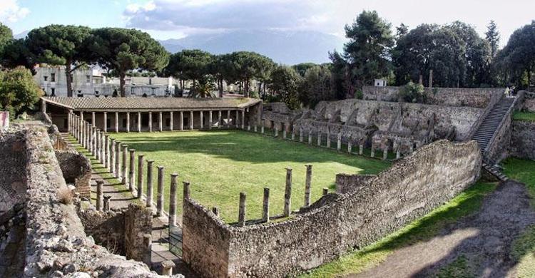 Pompeii: Tarihin Kayıp Şehri ve Vezüv Yanardağı'nın Patlaması