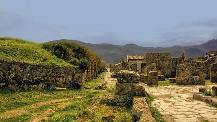 Pompeii: Tarihin Kayıp Şehri ve Vezüv Yanardağı'nın Patlaması
