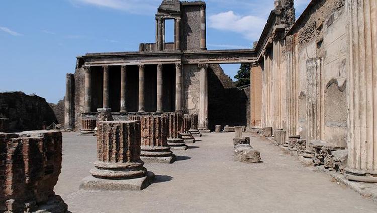 Pompeii: Tarihin Kayıp Şehri ve Vezüv Yanardağı'nın Patlaması