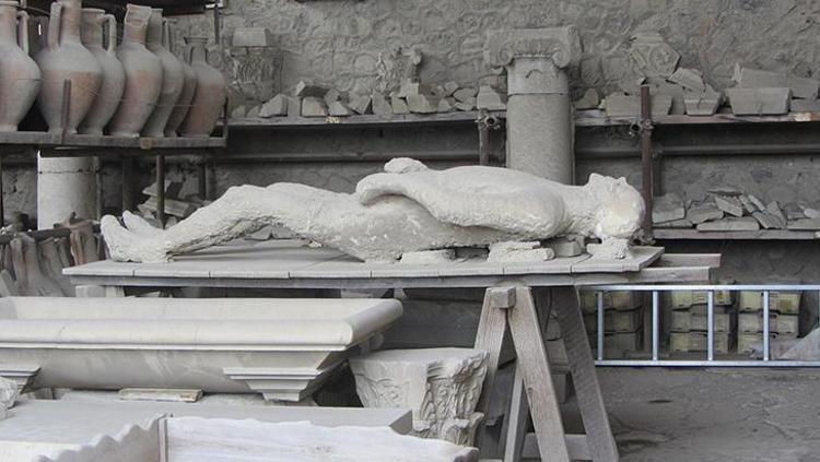 Pompeii: Tarihin Kayıp Şehri ve Vezüv Yanardağı'nın Patlaması