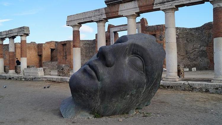 Pompeii: Tarihin Kayıp Şehri ve Vezüv Yanardağı'nın Patlaması