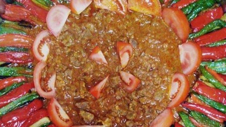 Ramazan Sofralarının Vazgeçilmezi: Kolay ve Lezzetli Tepsi Yemekleri