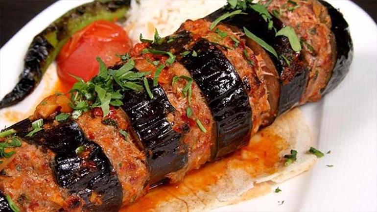 Ramazan Sofralarının Vazgeçilmezi: Kolay ve Lezzetli Tepsi Yemekleri