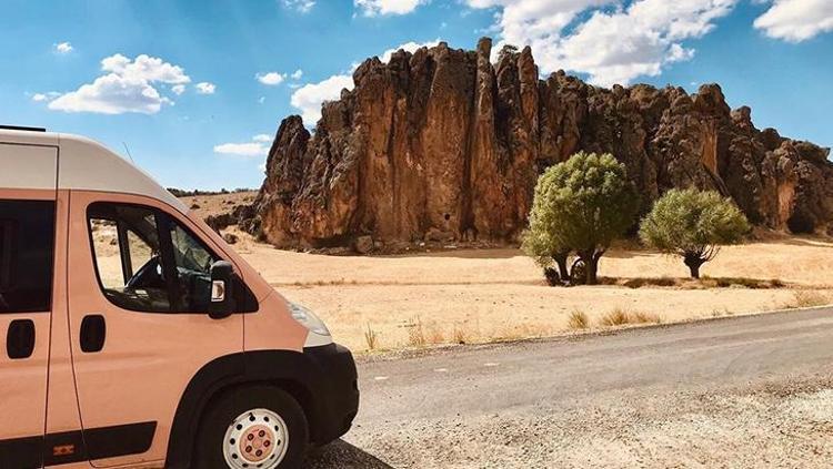 Seyyarhane: Karavan Hayatı ve Tiyatrocu Çiftin Deneyimleri